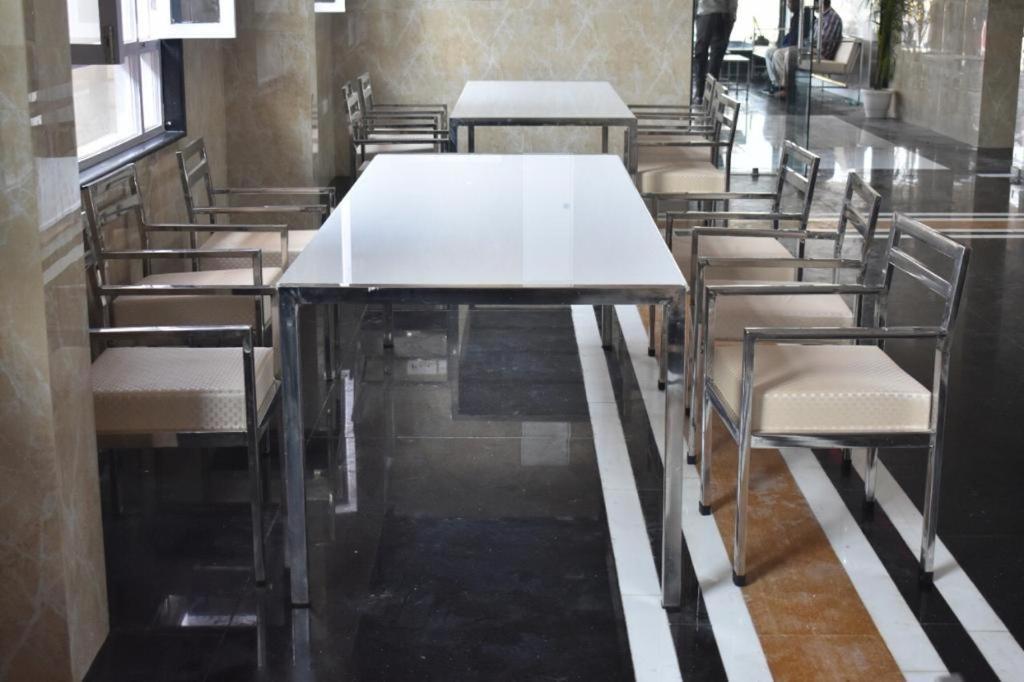 ורנאסי Hotel Royal Country Club מראה חיצוני תמונה