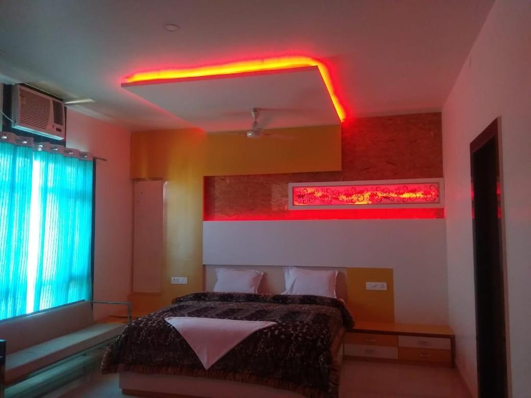 ורנאסי Hotel Royal Country Club מראה חיצוני תמונה